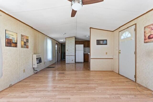 entryway featuring lofted ceiling, light hardwood / wood-style flooring, ceiling fan, and heating unit