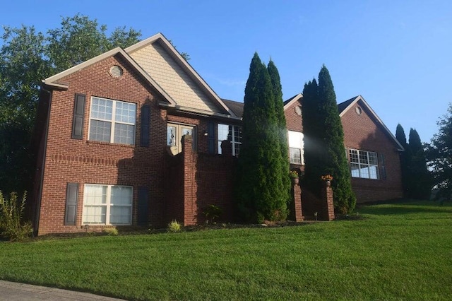 view of front facade featuring a front yard