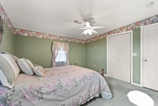 carpeted bedroom featuring baseboards, visible vents, a closet, and ceiling fan