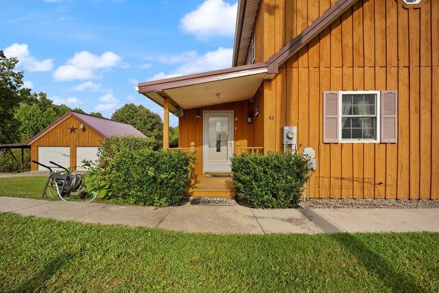 view of side of home featuring a yard, a garage, and an outdoor structure