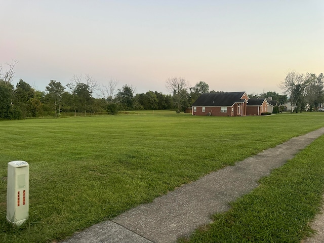 view of yard at dusk