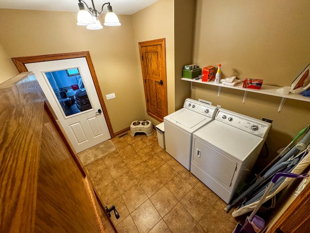 laundry area featuring an inviting chandelier and independent washer and dryer