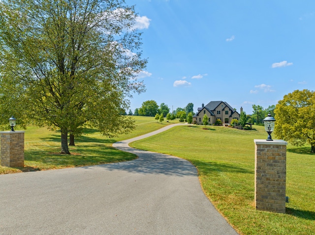 view of property's community featuring a yard