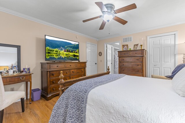 bedroom with ornamental molding, ceiling fan, and light hardwood / wood-style flooring