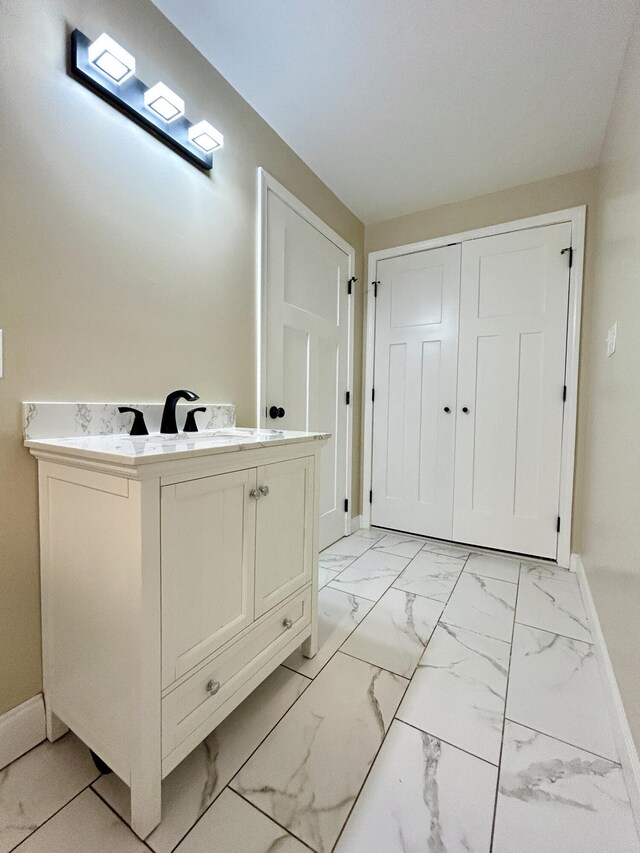 bathroom featuring sink