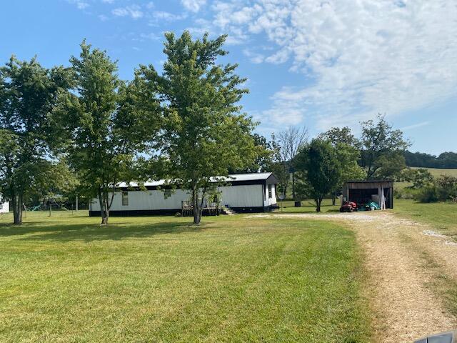 view of yard with an outdoor structure