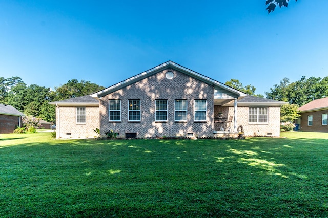 view of front of house with a front lawn