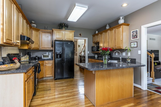 3005 Old Field Way, Lexington, KY 40513 - kitchen with black appliances, a peninsula, under cabinet range hood, light wood finished floors, and a sink