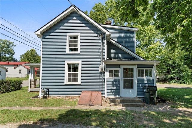 back of house featuring a yard