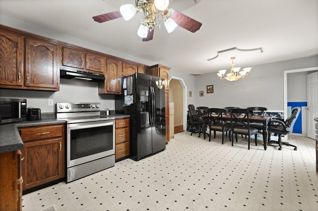 kitchen with stainless steel appliances, under cabinet range hood, dark countertops, ceiling fan, and a chandelier