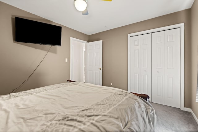 bedroom featuring carpet, a closet, ceiling fan, and baseboards