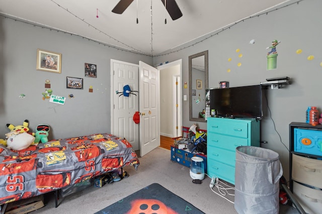 bedroom with ceiling fan