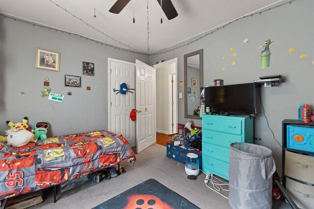 bedroom featuring a ceiling fan