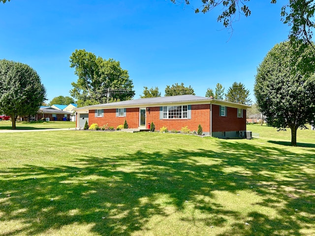 ranch-style home with a front yard