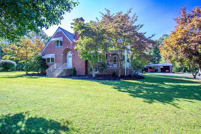 view of front of home featuring a front yard