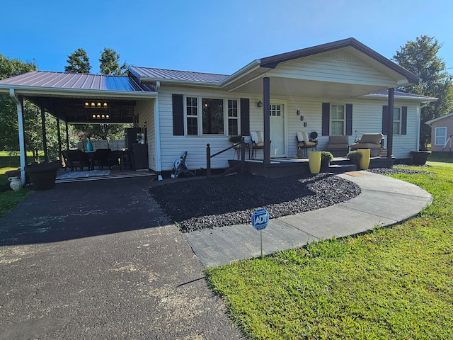 view of front of house featuring a patio