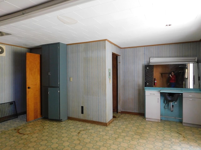 kitchen with ornamental molding