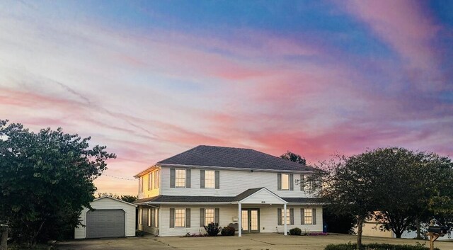 view of front facade featuring a garage