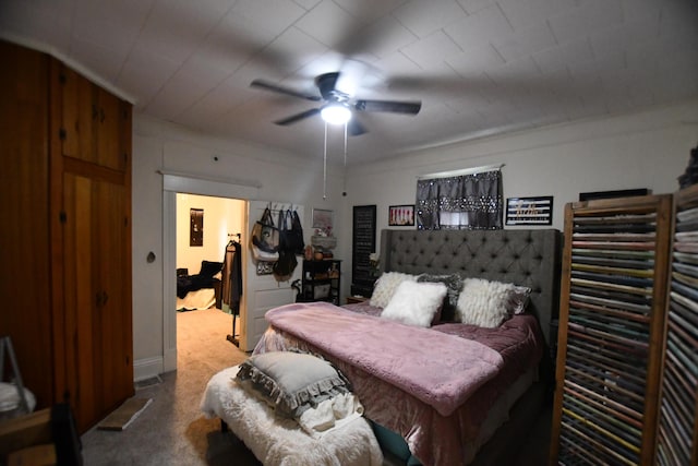 bedroom with ceiling fan