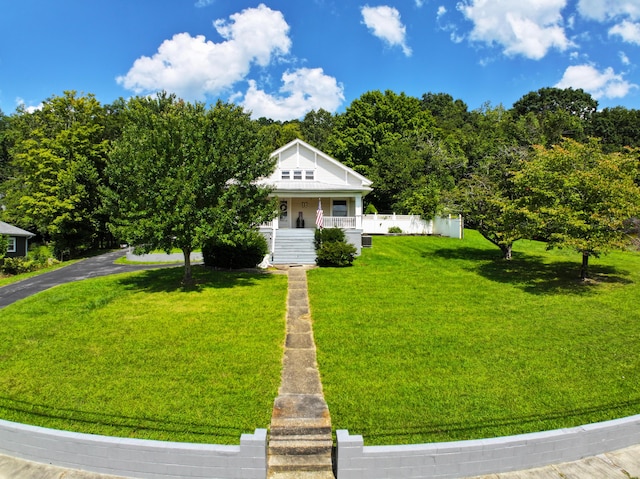 369 Broadway St, Irvine, KY 40336 - view of front facade with a porch