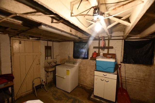 unfinished below grade area with washer / clothes dryer