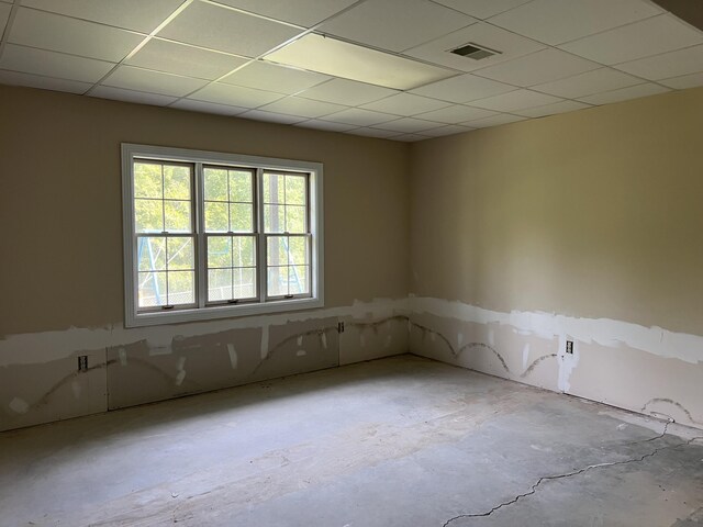 unfurnished room with ornamental molding, dark hardwood / wood-style floors, and a notable chandelier