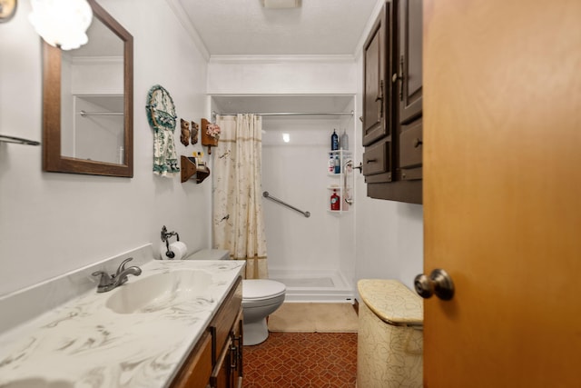 bathroom with a textured ceiling, toilet, crown molding, vanity, and curtained shower