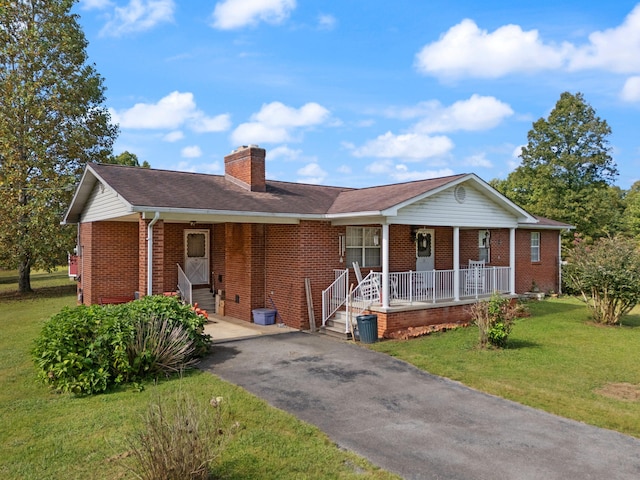 single story home featuring a front yard and covered porch