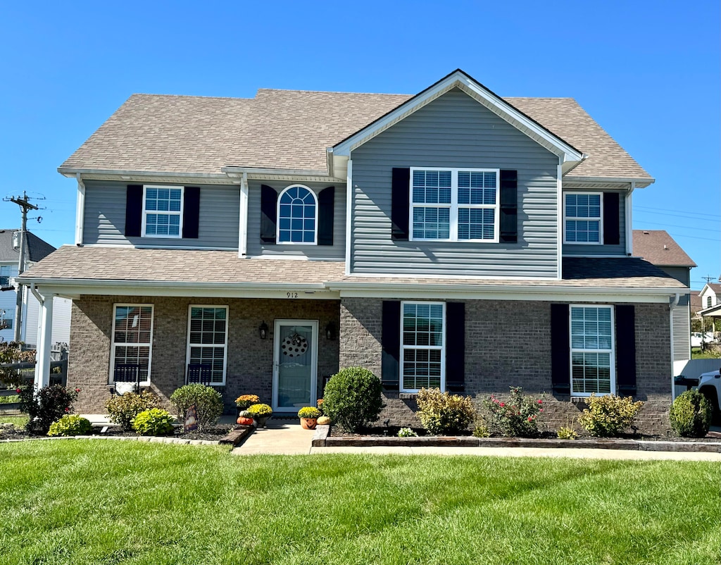 view of front of house featuring a front yard