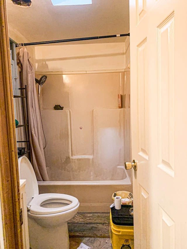 full bathroom featuring shower / bath combination with curtain, toilet, and vanity