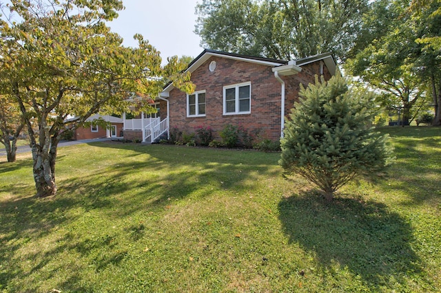 exterior space featuring a front yard