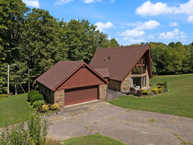 view of front facade with a garage and a front yard