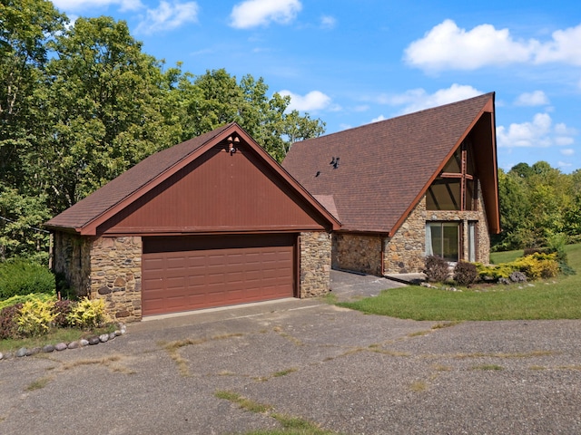 view of front facade with a garage