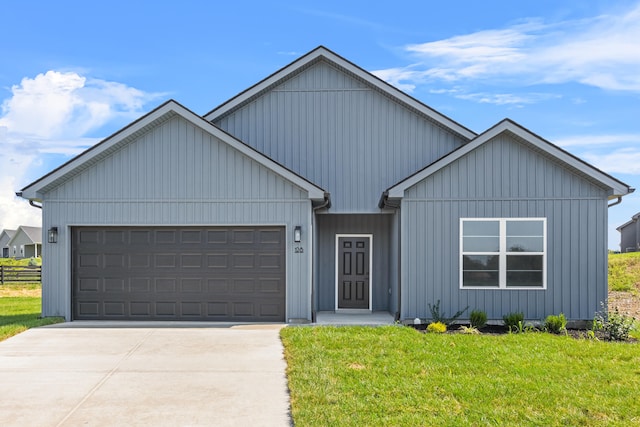 view of front facade featuring a garage and a front lawn