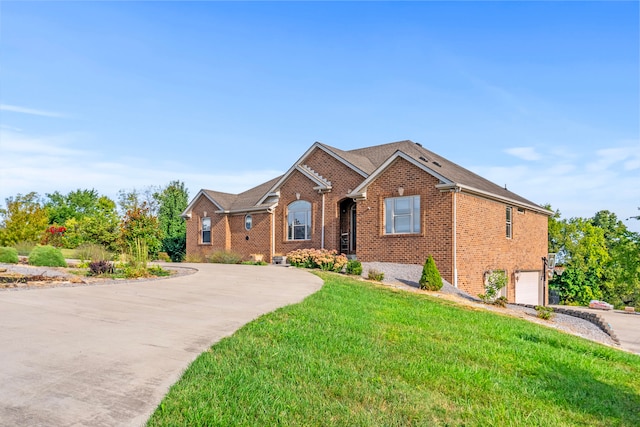 view of front of home featuring a garage and a front yard