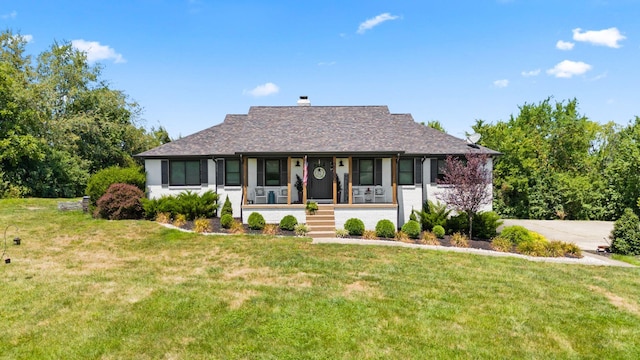 view of front of property featuring covered porch and a front lawn