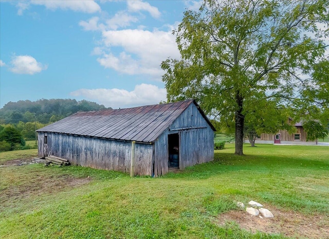 view of outdoor structure featuring a yard