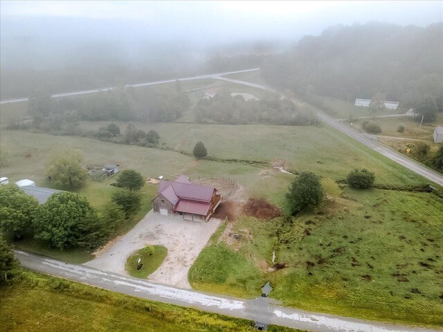 birds eye view of property featuring a rural view