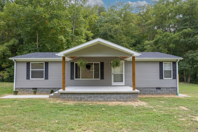 view of front facade with a front lawn