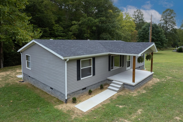 view of front facade with a front yard