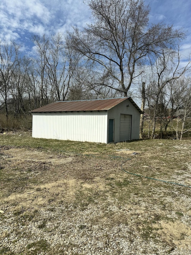 view of detached garage