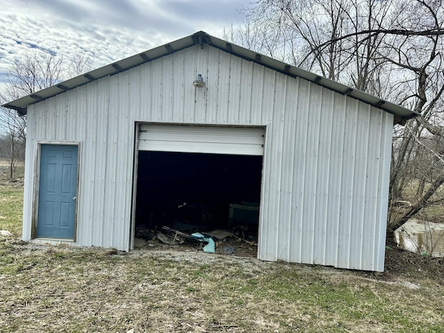 view of detached garage