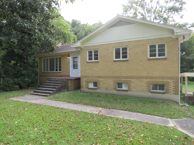 view of front facade with a front lawn