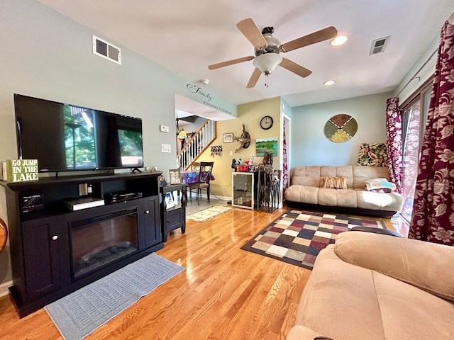 living room featuring plenty of natural light, light hardwood / wood-style flooring, and ceiling fan