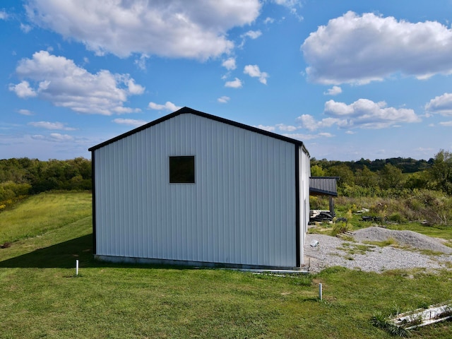 view of outdoor structure featuring a yard