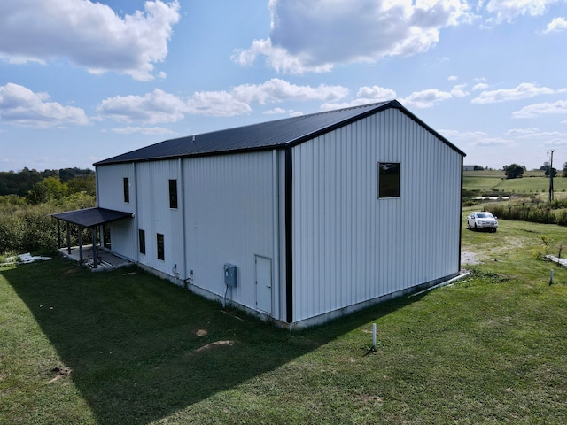 view of outdoor structure with a yard