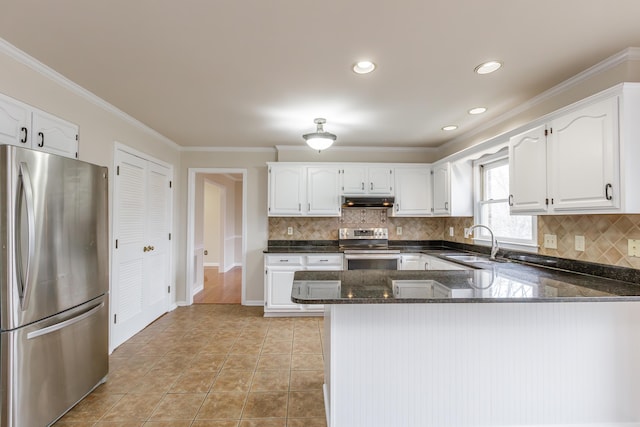 kitchen with sink, stainless steel appliances, kitchen peninsula, white cabinets, and dark stone counters