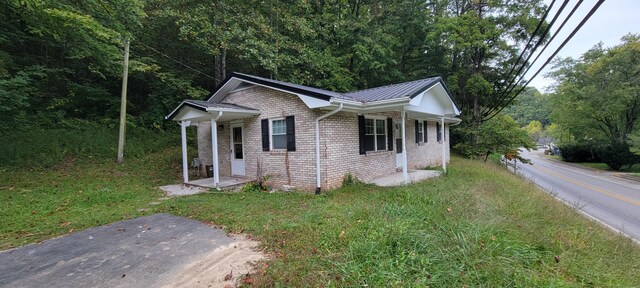 view of front facade featuring covered porch