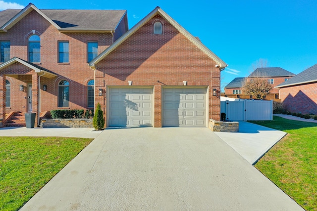 front of property with a front lawn