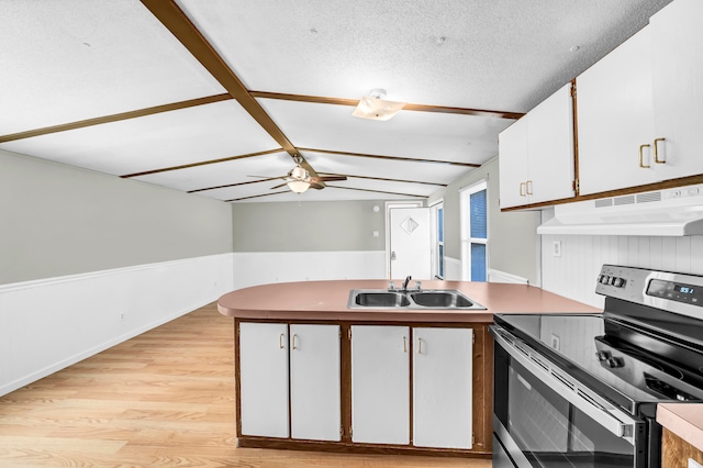 kitchen featuring electric stove, white cabinets, ceiling fan, light hardwood / wood-style flooring, and sink